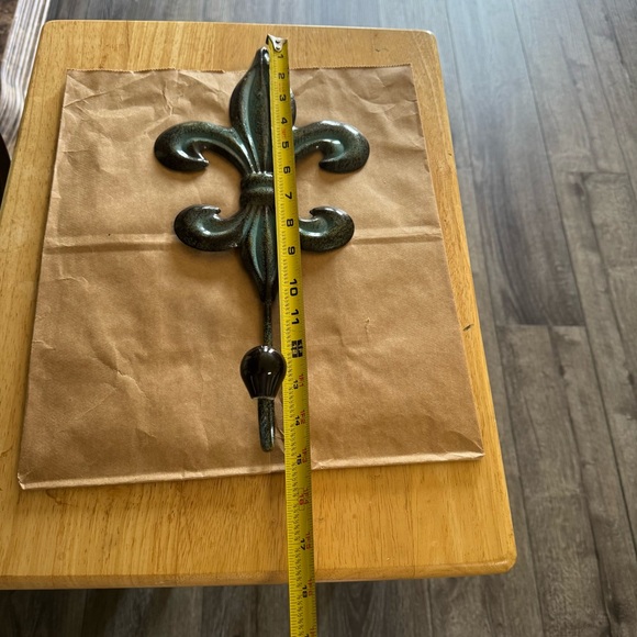 Vintage-Inspired Fleur-de-Lis Wall Hook - Black and Green - Picture 3 of 4